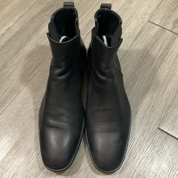 Aquatalia Adrian Black Leather Weatherproof Round Toe Chelsea Ankle Boots size 9 - Picture 1 of 9